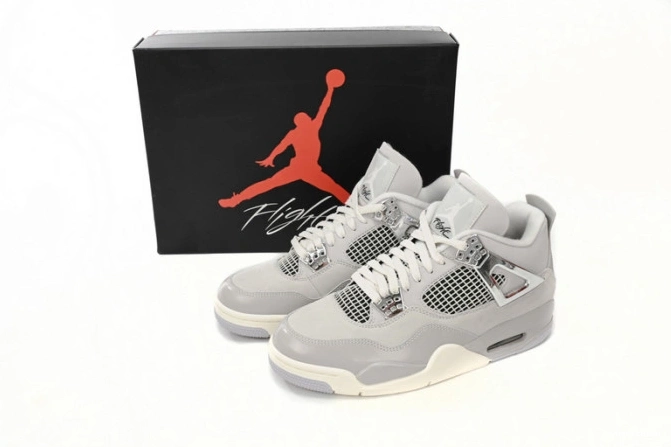 One Kick AQ9129-001 4 WMNS Air Jordan Moments Frozen 0801